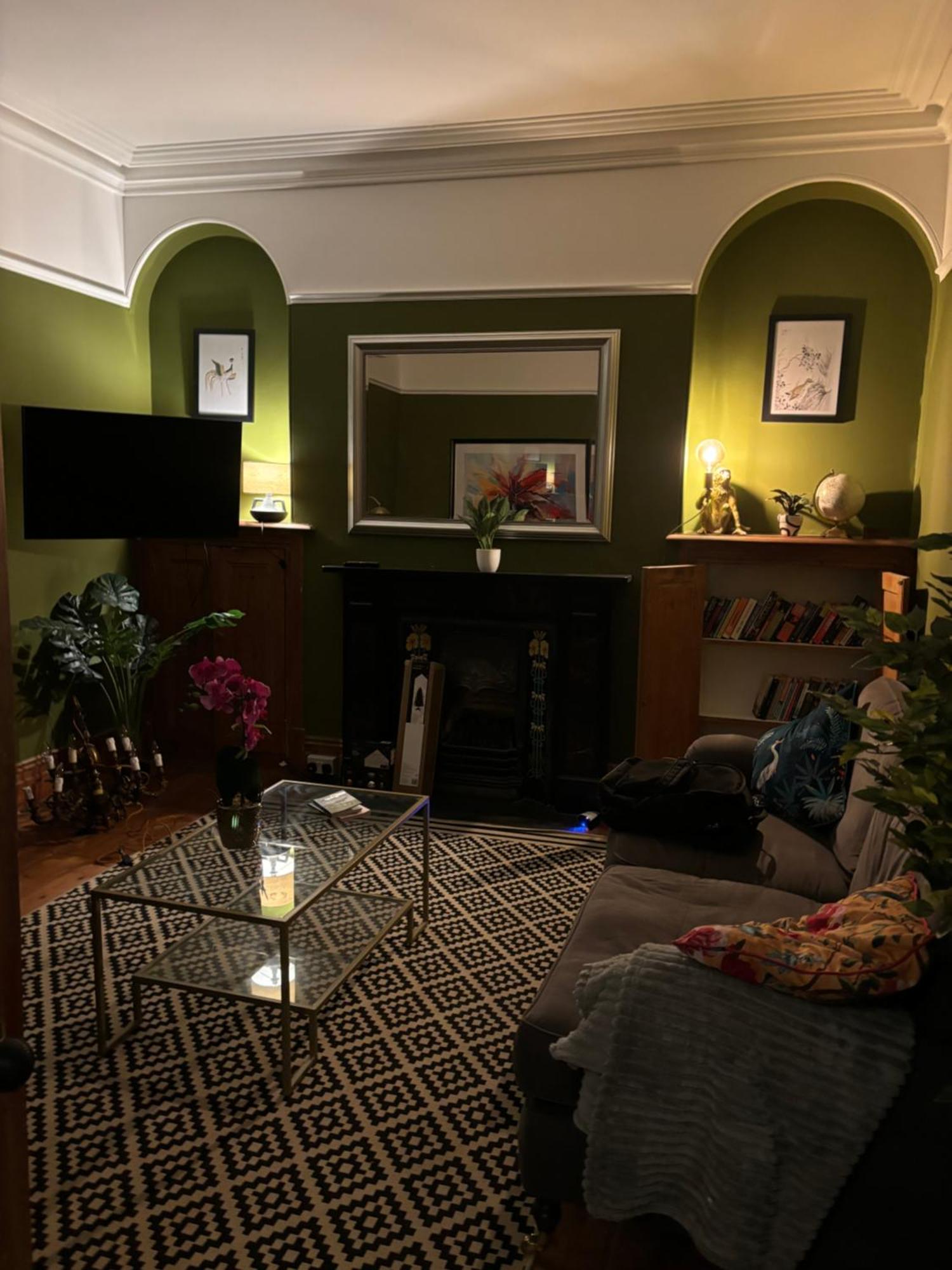 Rhianfa 4 Bedroom House Minutes Walk From The Нью-Ки