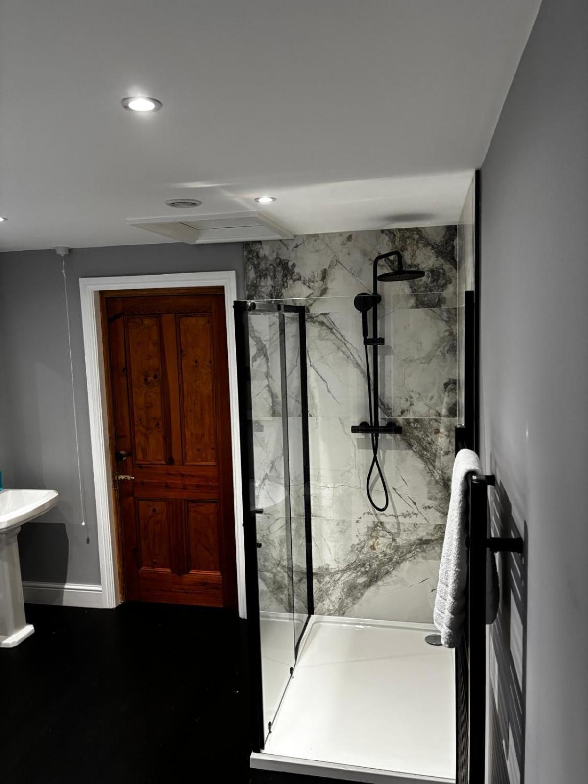 Дом отдыха Rhianfa 4 Bedroom House Minutes Walk From The *