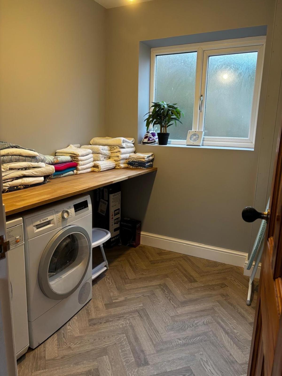 Rhianfa 4 Bedroom House Minutes Walk From The *