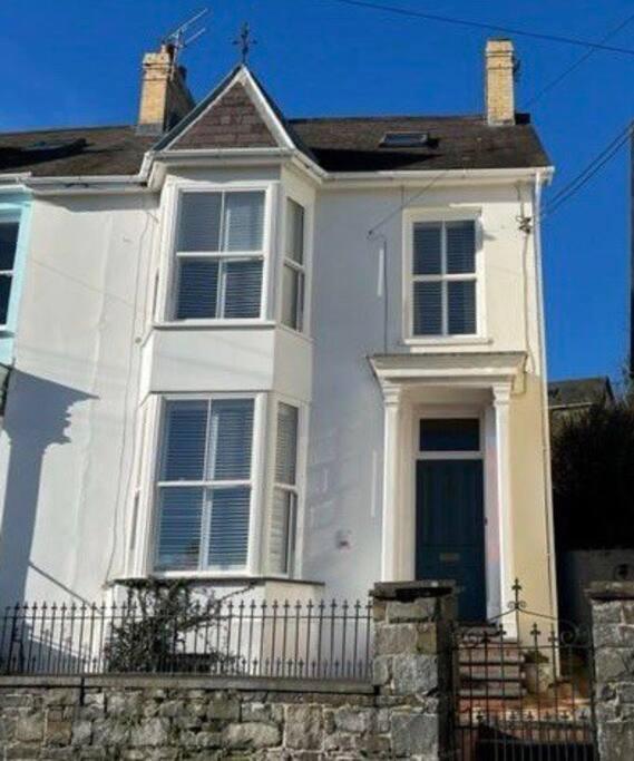 Rhianfa 4 Bedroom House Minutes Walk From The Holiday home
