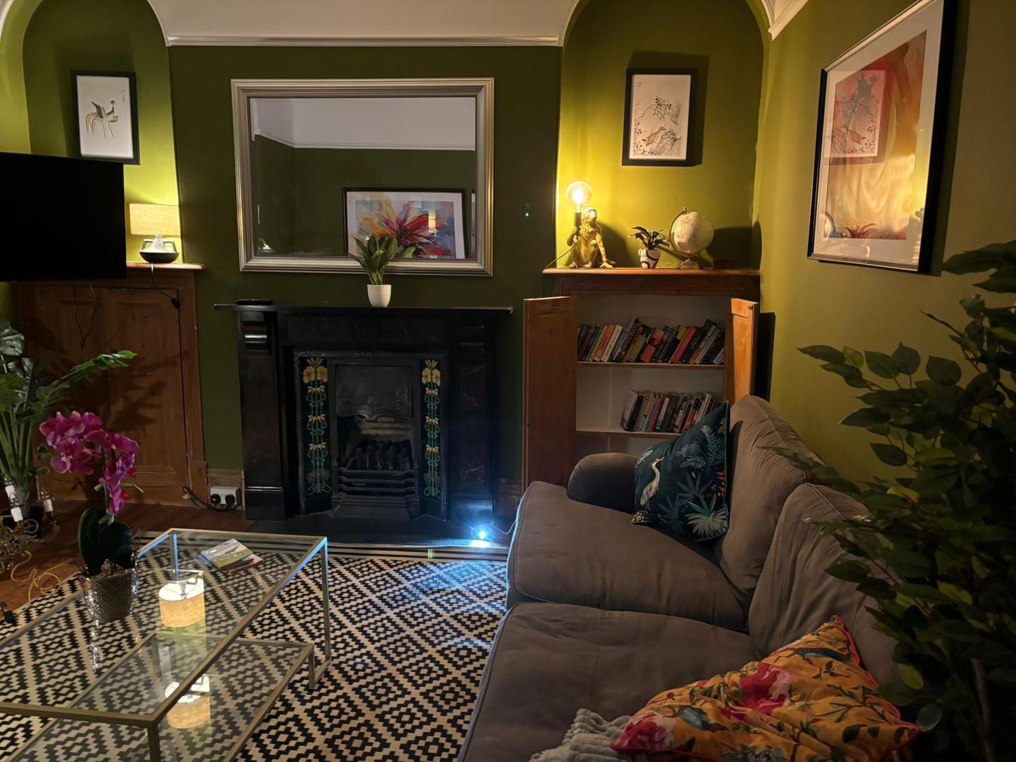 Rhianfa 4 Bedroom House Minutes Walk From The *