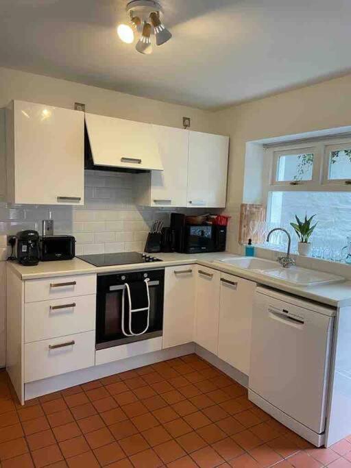 Holiday home Rhianfa 4 Bedroom House Minutes Walk From The