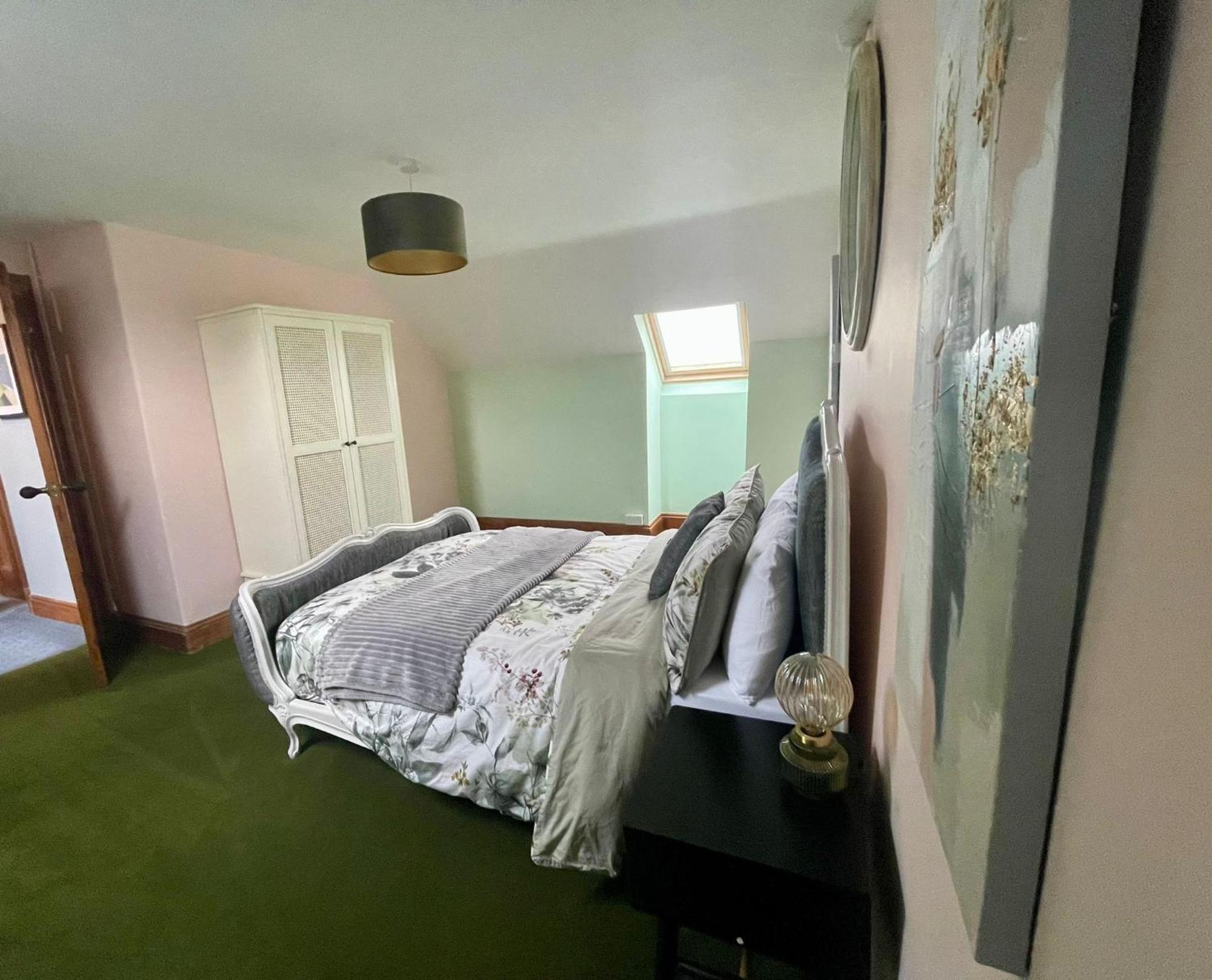 Holiday home Rhianfa 4 Bedroom House Minutes Walk From The *